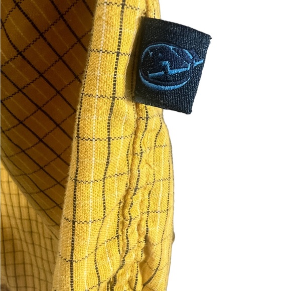 ADDRESS UNKNOWN AUTHENTIC, XL, BLACK /YELLOW, LONG SLEEVE BUTTON DOWN. - Picture 7 of 9